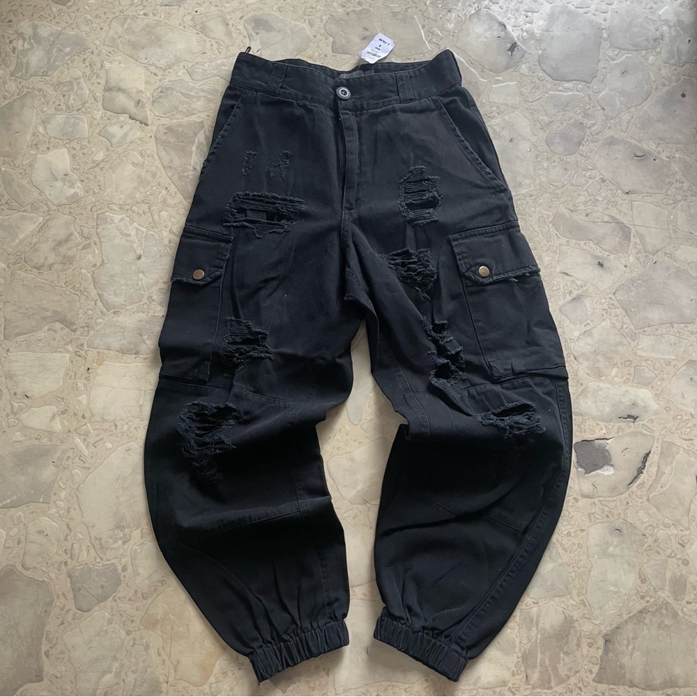 NWT Distressed Cargo Pants Faded Black Size 6
